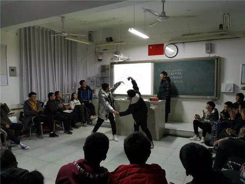 郑州外国语学校各班学生组织文艺晚会辞旧迎新